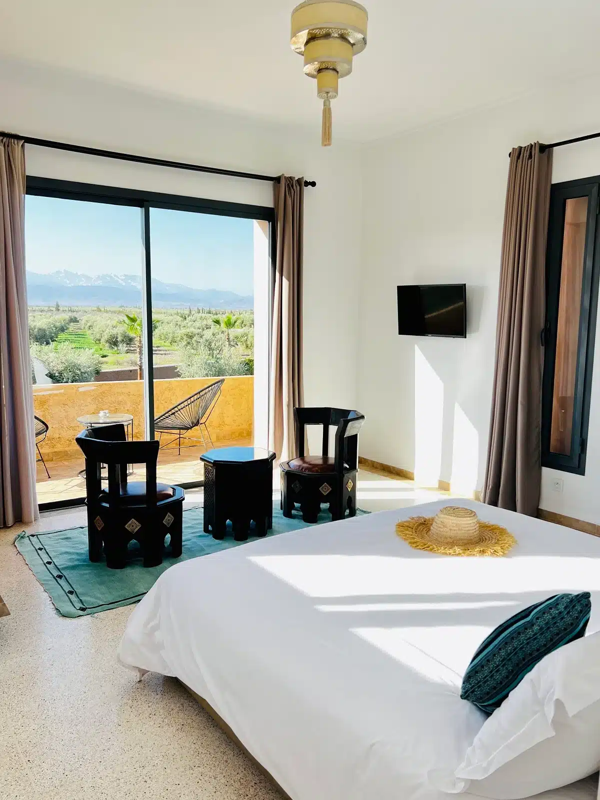 Le Jasmin de Marrakech image-une-magnifique-grande-lit-Chefchaouen Le Jasmin de Marrakech : Maison d’hôte à Marrakech image-une-magnifique-grande-lit-Chefchaouen Le Jasmin de Marrakech : Maison d’hôte à Marrakech